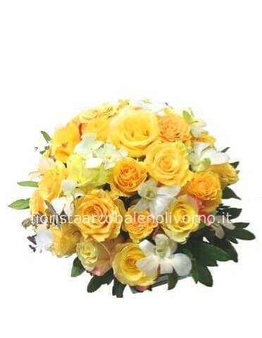 Centrotavola di fiori misti di stagione